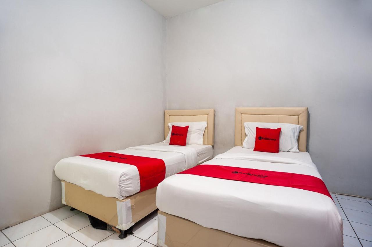 Reddoorz Near Margonda Raya Hotel Depok Eksteriør billede