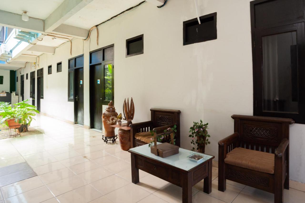 Reddoorz Near Margonda Raya Hotel Depok Eksteriør billede